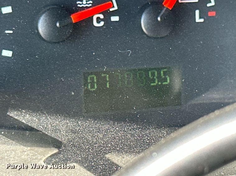 image for item NP9972 2004 Ford E450  ambulance