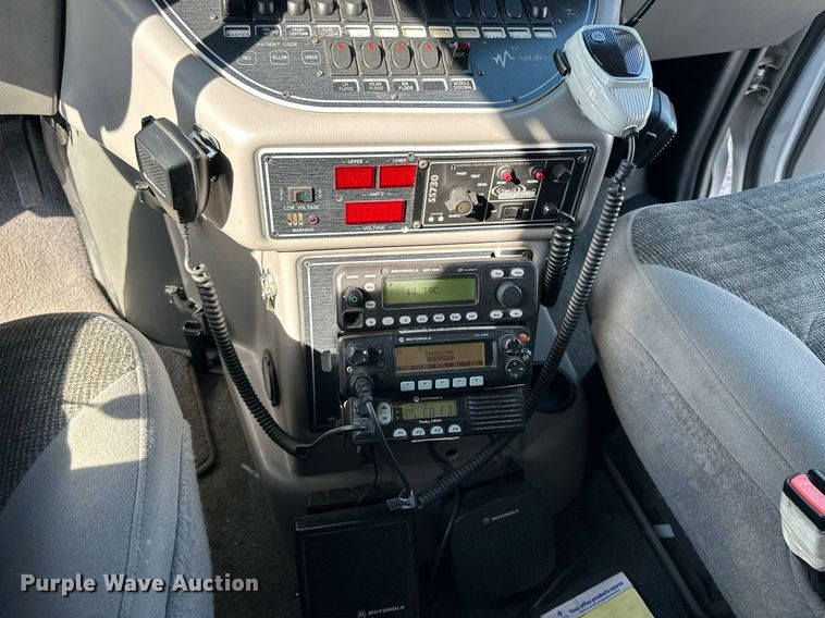 image for item NP9972 2004 Ford E450  ambulance