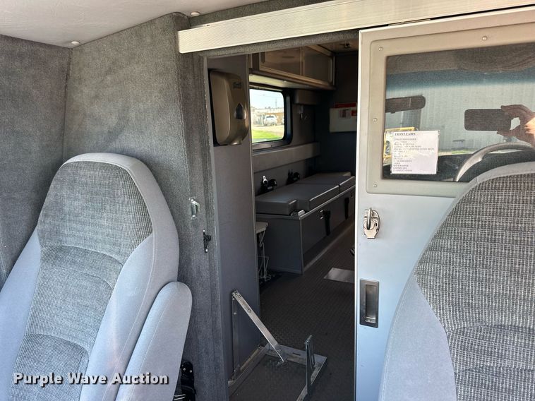 image for item NP9972 2004 Ford E450  ambulance