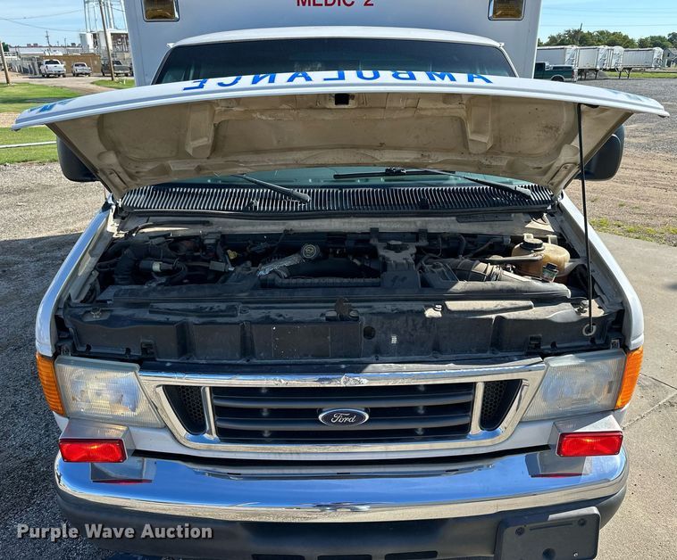 image for item NP9972 2004 Ford E450  ambulance