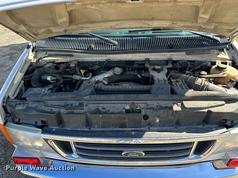 image for item NP9972 2004 Ford E450  ambulance