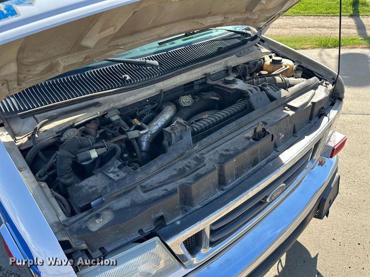 image for item NP9972 2004 Ford E450  ambulance