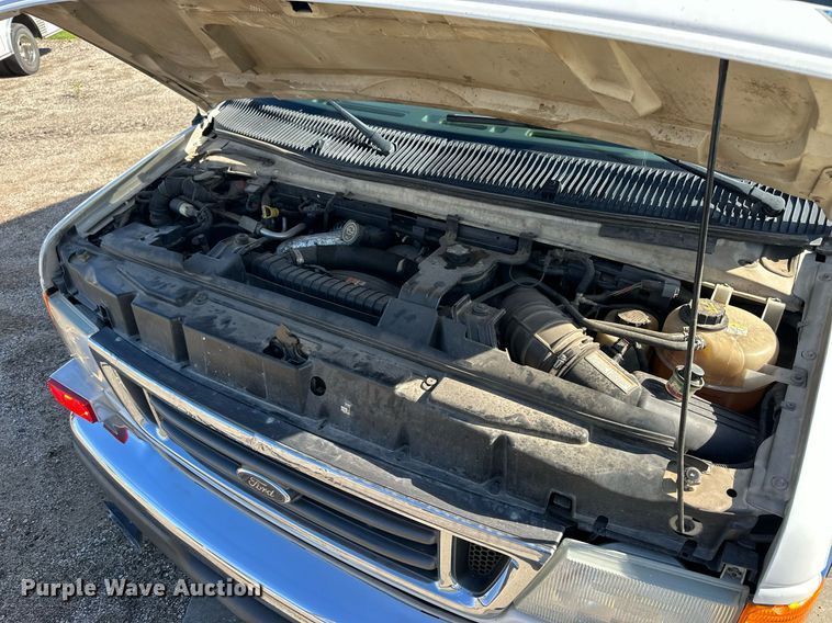 image for item NP9972 2004 Ford E450  ambulance