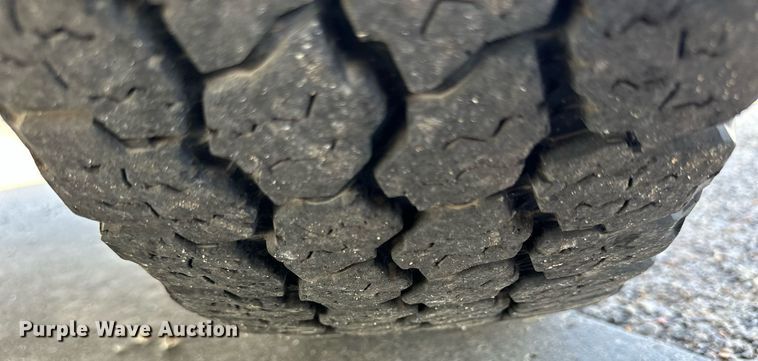 image for item NP9972 2004 Ford E450  ambulance