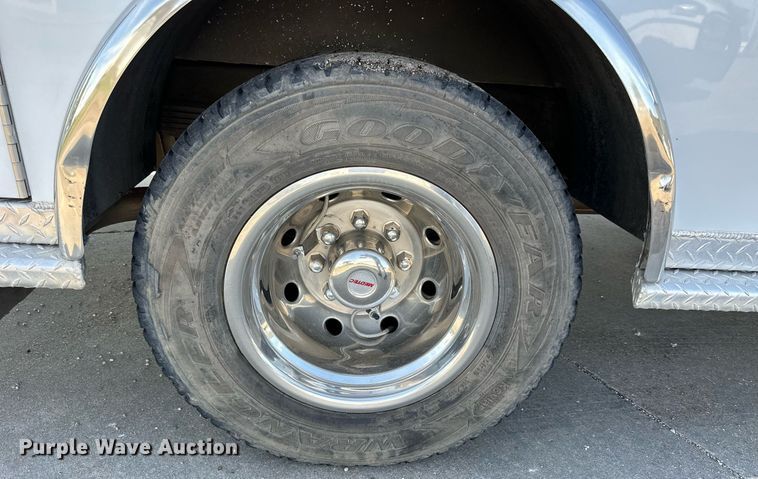 image for item NP9972 2004 Ford E450  ambulance