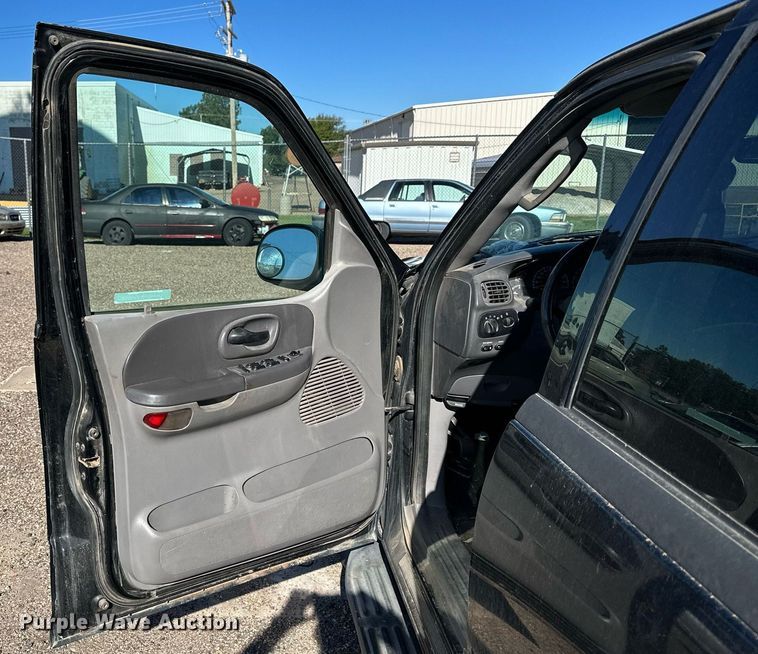 image for item NP9986 2003  Ford F150  SuperCrew pickup truck