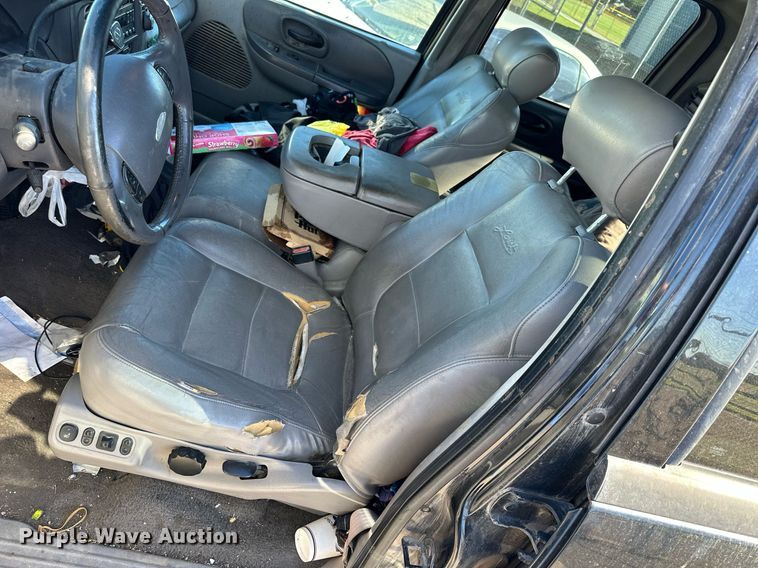 image for item NP9986 2003  Ford F150  SuperCrew pickup truck