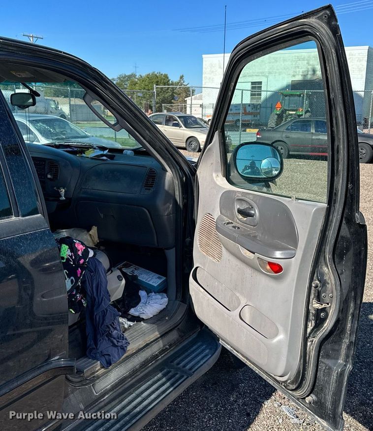 image for item NP9986 2003  Ford F150  SuperCrew pickup truck