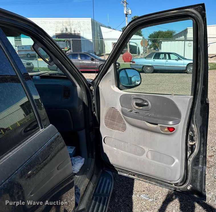 image for item NP9986 2003  Ford F150  SuperCrew pickup truck