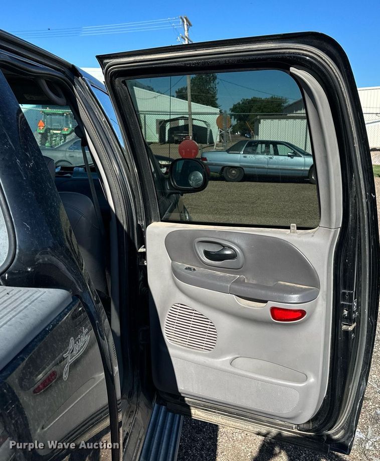 image for item NP9986 2003  Ford F150  SuperCrew pickup truck