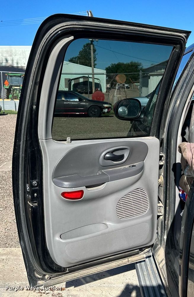 image for item NP9986 2003  Ford F150  SuperCrew pickup truck