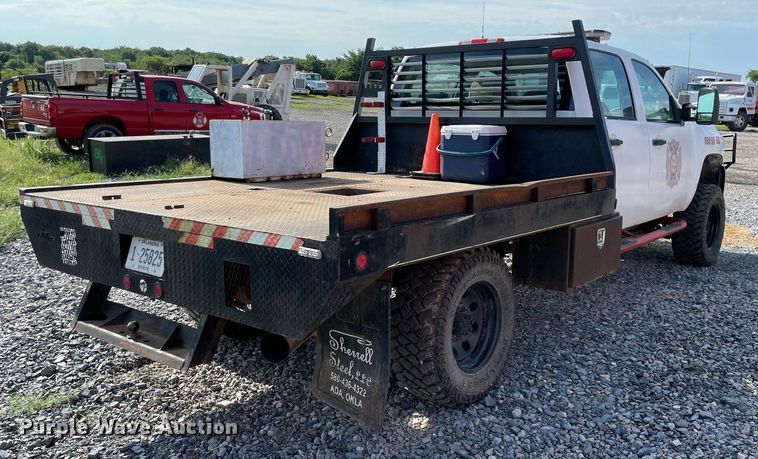 image for item NT9429 2008 Chevrolet Silverado 3500HD  Crew Cab pickup truck cab and chassis