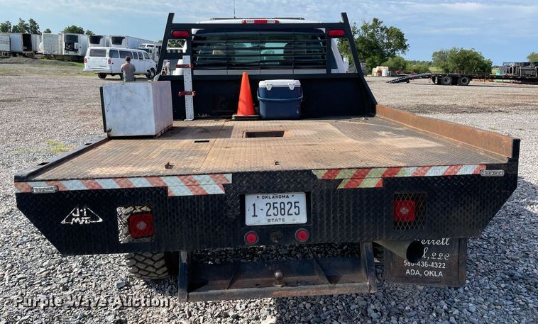image for item NT9429 2008 Chevrolet Silverado 3500HD  Crew Cab pickup truck cab and chassis