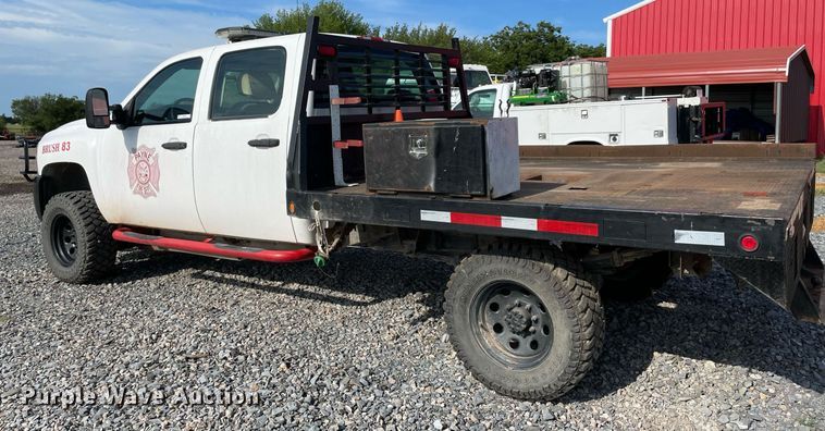 image for item NT9429 2008 Chevrolet Silverado 3500HD  Crew Cab pickup truck cab and chassis