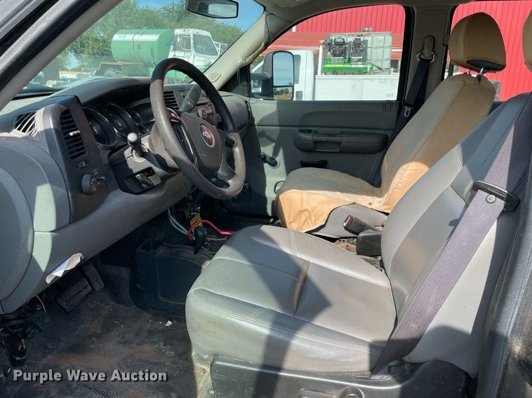 image for item NT9429 2008 Chevrolet Silverado 3500HD  Crew Cab pickup truck cab and chassis