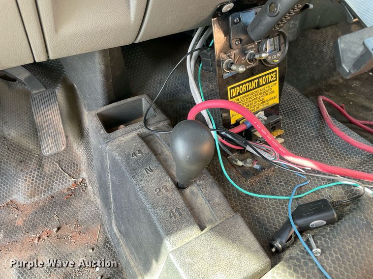 image for item NT9429 2008 Chevrolet Silverado 3500HD  Crew Cab pickup truck cab and chassis