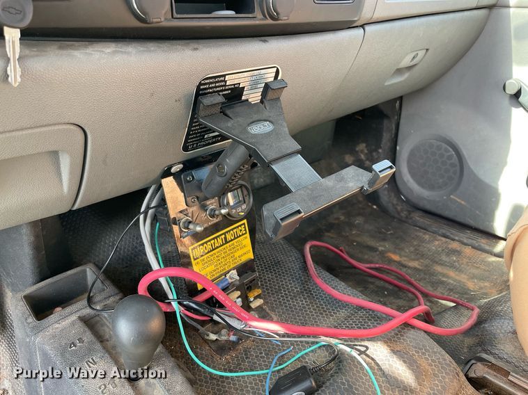 image for item NT9429 2008 Chevrolet Silverado 3500HD  Crew Cab pickup truck cab and chassis