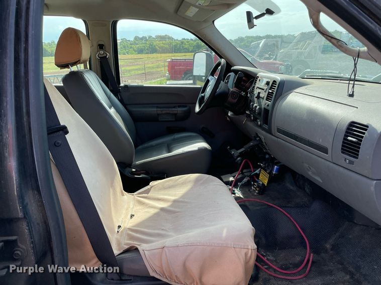 image for item NT9429 2008 Chevrolet Silverado 3500HD  Crew Cab pickup truck cab and chassis