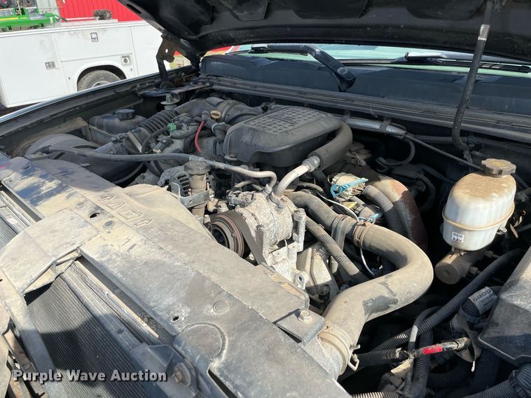 image for item NT9429 2008 Chevrolet Silverado 3500HD  Crew Cab pickup truck cab and chassis