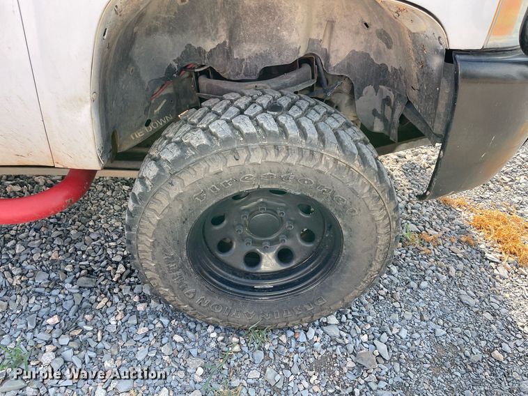 image for item NT9429 2008 Chevrolet Silverado 3500HD  Crew Cab pickup truck cab and chassis