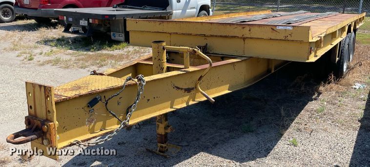 image for item NT9439 1985 Supr  tilt deck equipment trailer