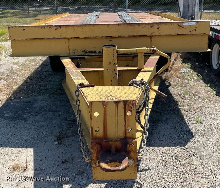image for item NT9439 1985 Supr  tilt deck equipment trailer