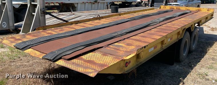image for item NT9439 1985 Supr  tilt deck equipment trailer