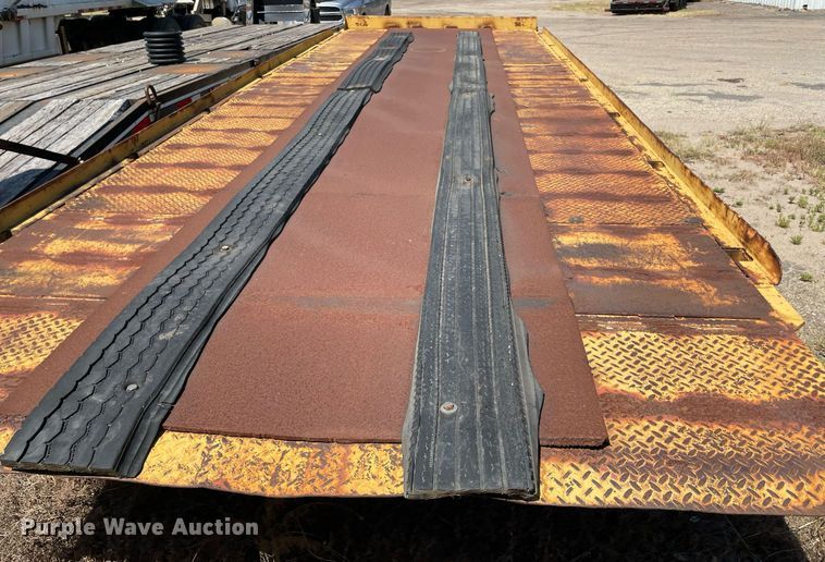 image for item NT9439 1985 Supr  tilt deck equipment trailer