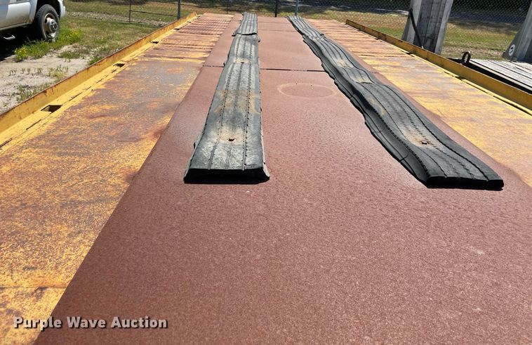 image for item NT9439 1985 Supr  tilt deck equipment trailer