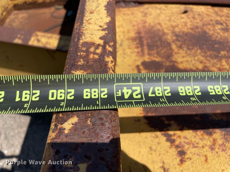 image for item NT9439 1985 Supr  tilt deck equipment trailer