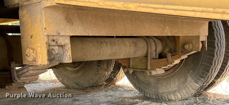 image for item NT9439 1985 Supr  tilt deck equipment trailer