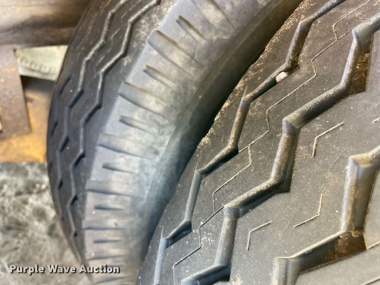 image for item NT9439 1985 Supr  tilt deck equipment trailer