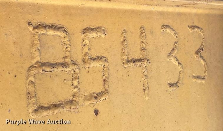 image for item NT9439 1985 Supr  tilt deck equipment trailer