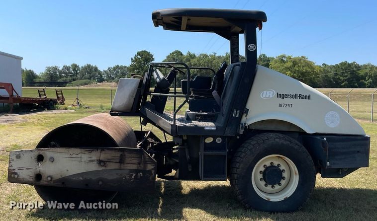 image for item NT9440 Ingersoll Rand SD-70D TF  single drum roller