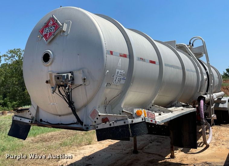 image for item NT9443 1990 Heil  tank trailer