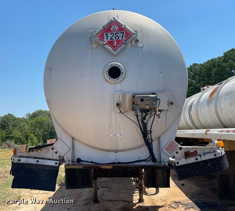 image for item NT9443 1990 Heil  tank trailer