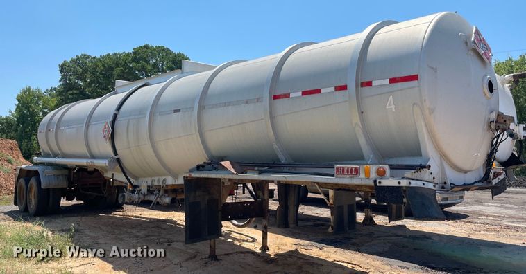 image for item NT9443 1990 Heil  tank trailer