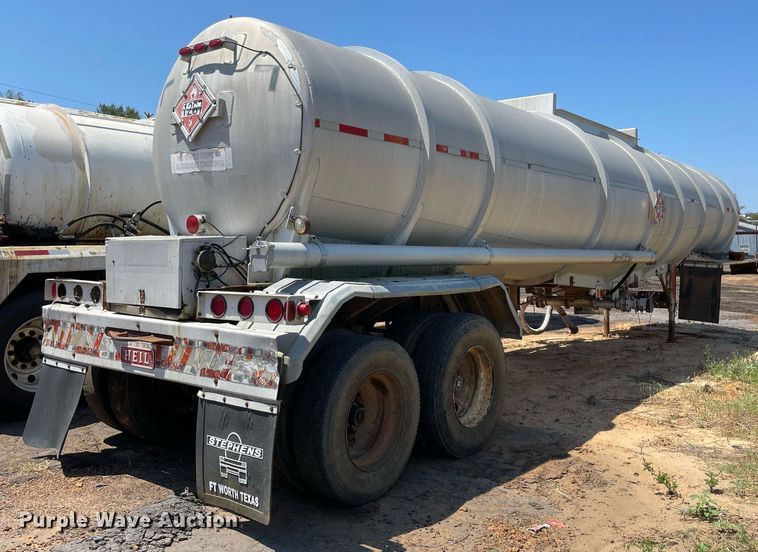 image for item NT9443 1990 Heil  tank trailer