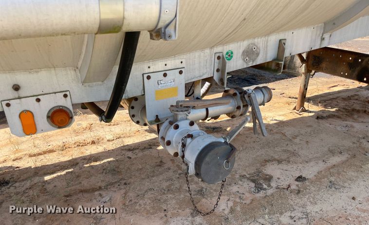 image for item NT9443 1990 Heil  tank trailer