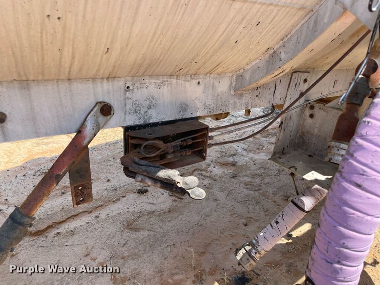 image for item NT9443 1990 Heil  tank trailer