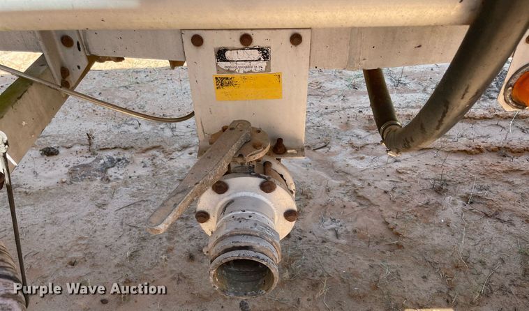 image for item NT9443 1990 Heil  tank trailer