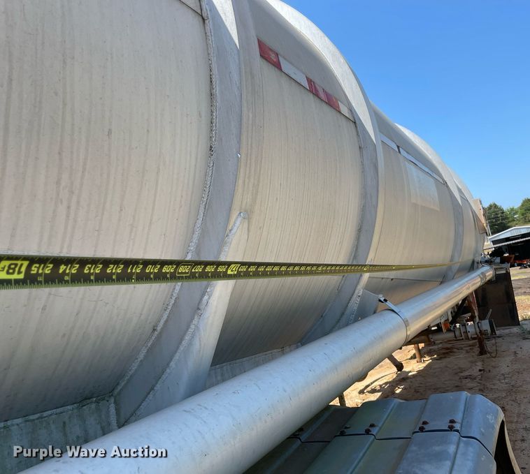 image for item NT9443 1990 Heil  tank trailer