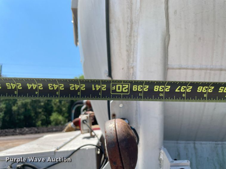 image for item NT9443 1990 Heil  tank trailer