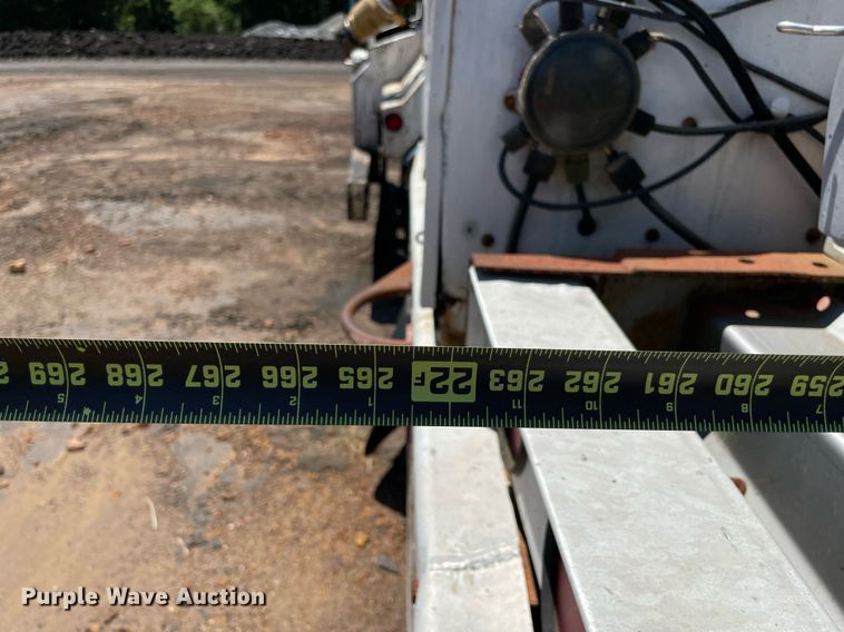 image for item NT9443 1990 Heil  tank trailer