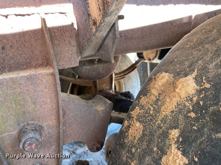 image for item NT9443 1990 Heil  tank trailer