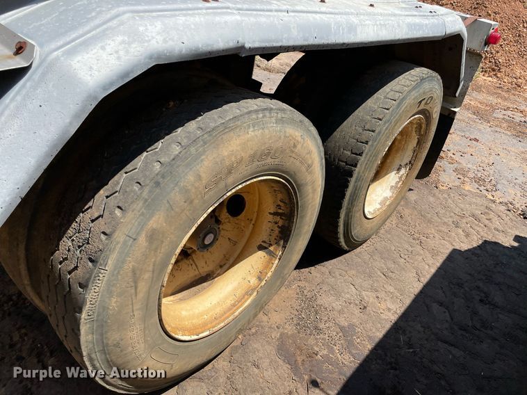 image for item NT9443 1990 Heil  tank trailer