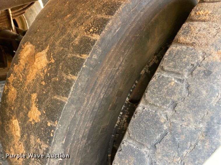 image for item NT9443 1990 Heil  tank trailer