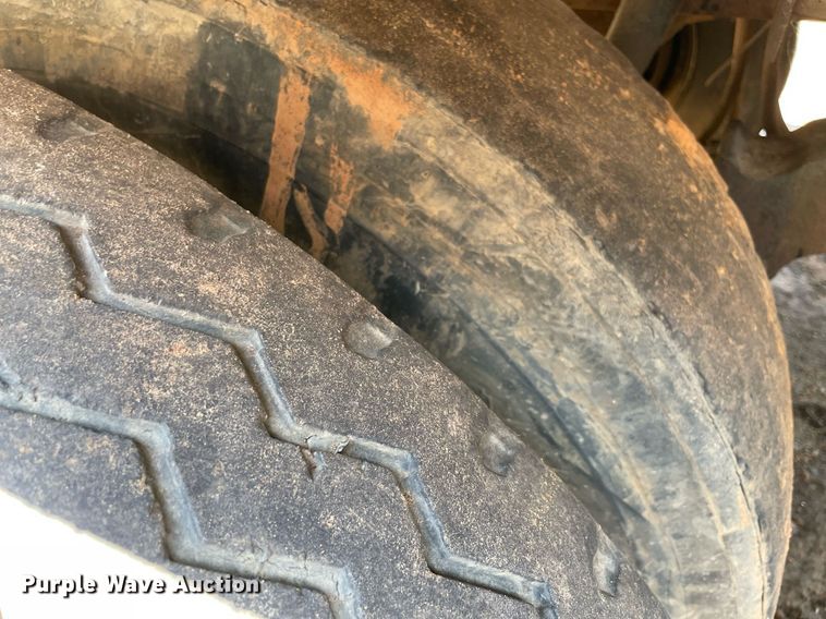 image for item NT9443 1990 Heil  tank trailer