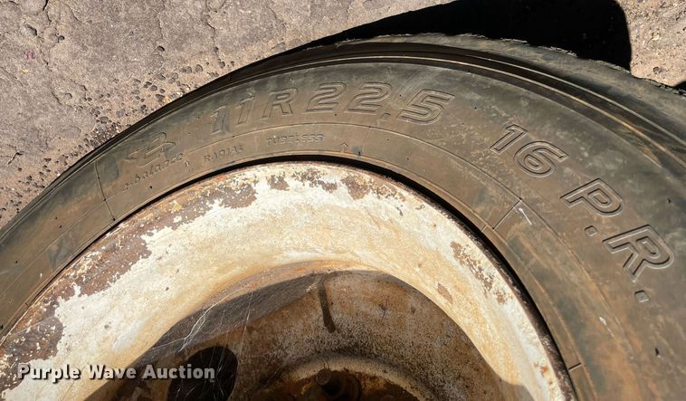 image for item NT9443 1990 Heil  tank trailer