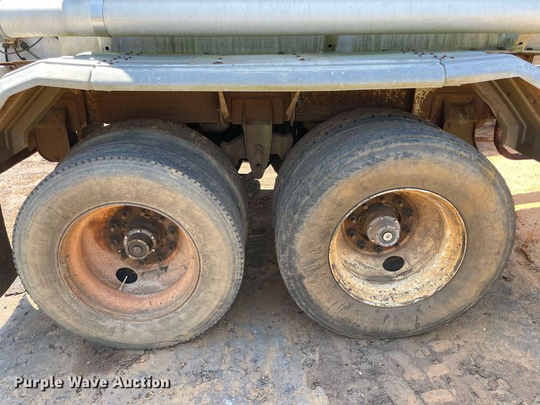 image for item NT9443 1990 Heil  tank trailer